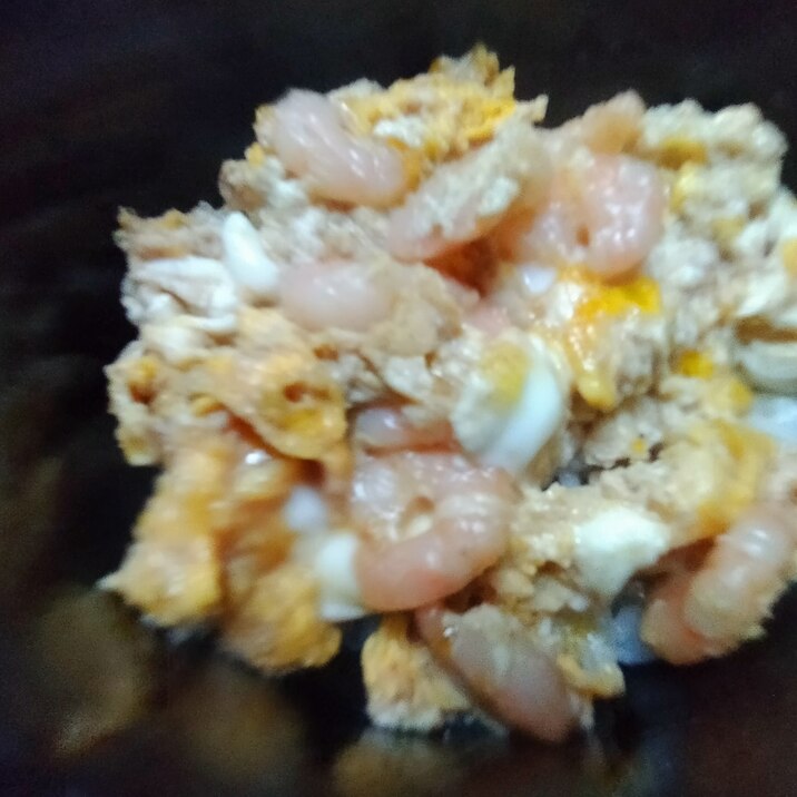 えびごま卵丼